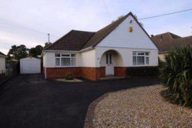 2 bedroom Bungalow f...